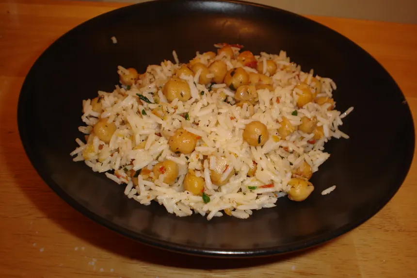 Chicpea rice on a black plate